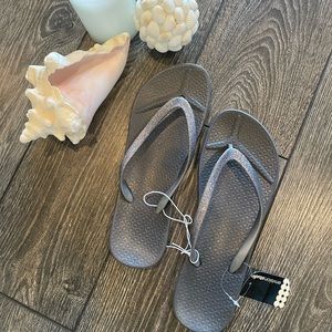 Envision Studio Flipflops